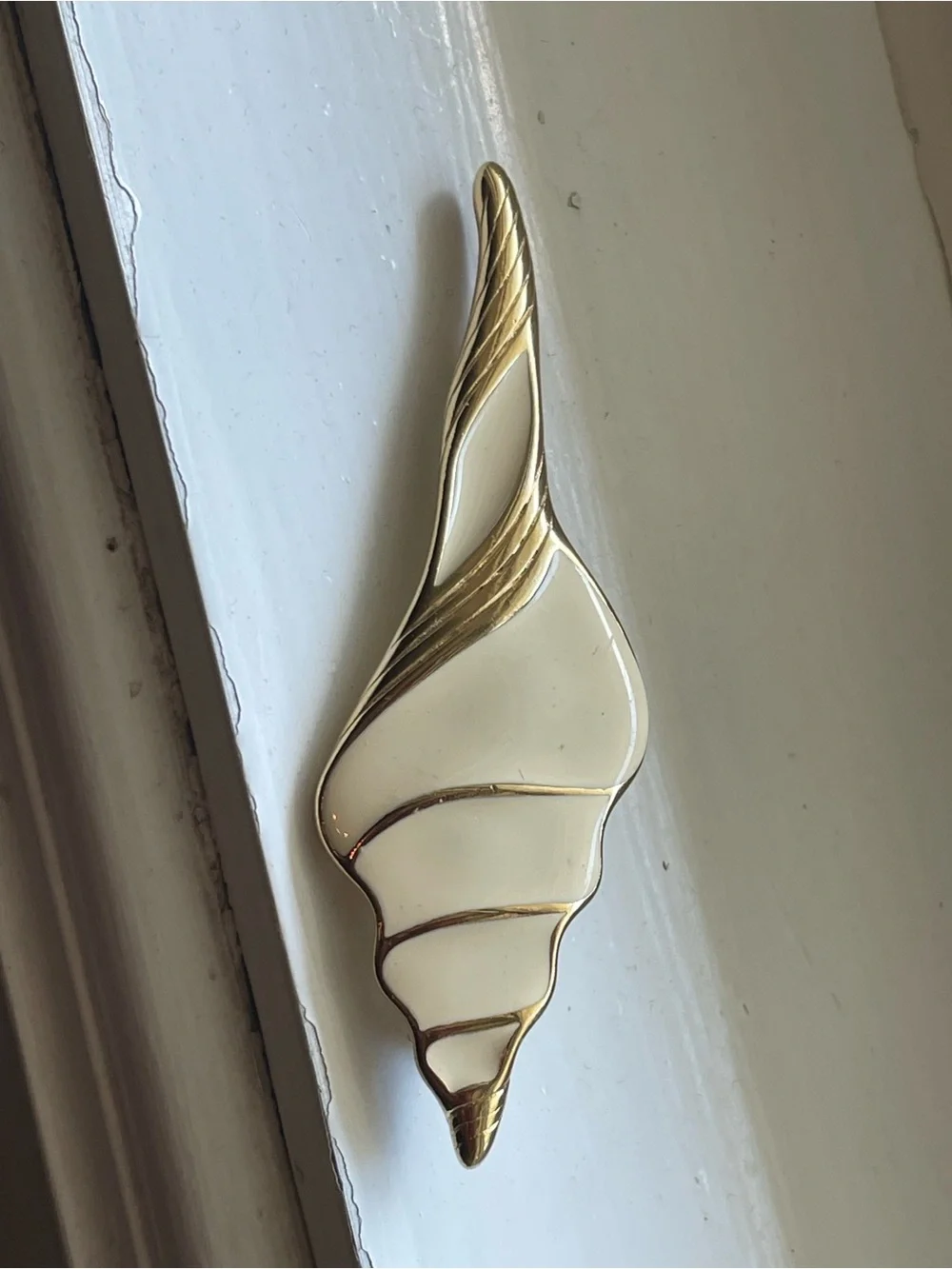 Vintage Trifari Cream and Gold Shell Brooch / Pin artistic enamel beach jewelry